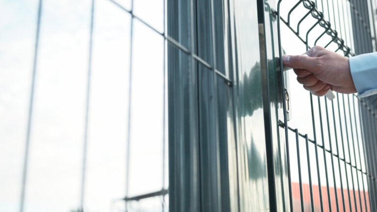 fencing contractor